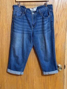 Levi's Y2K  Dark Blue Denim Capris sz 12